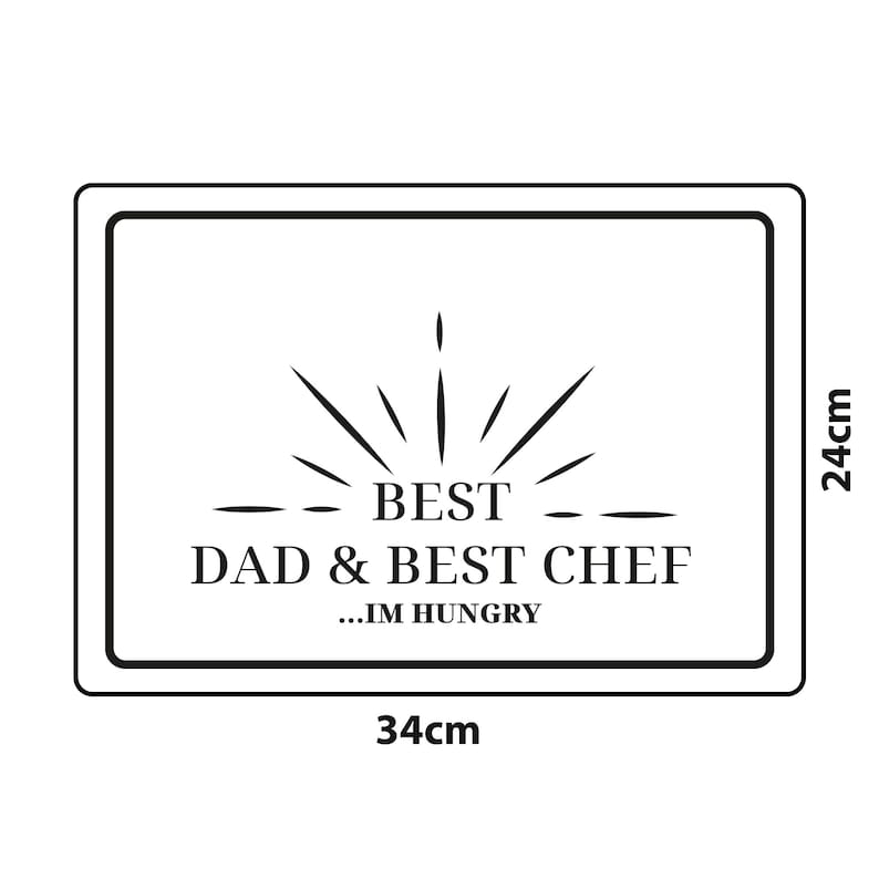 Puede incluir: Dise&ntilde;o gr&aacute;fico en blanco y negro sobre fondo blanco con el texto "BEST DAD & BEST CHEF...IM HUNGRY". El dise&ntilde;o est&aacute; en una bandeja rectangular con borde negro. La bandeja mide 34 cm por 24 cm.