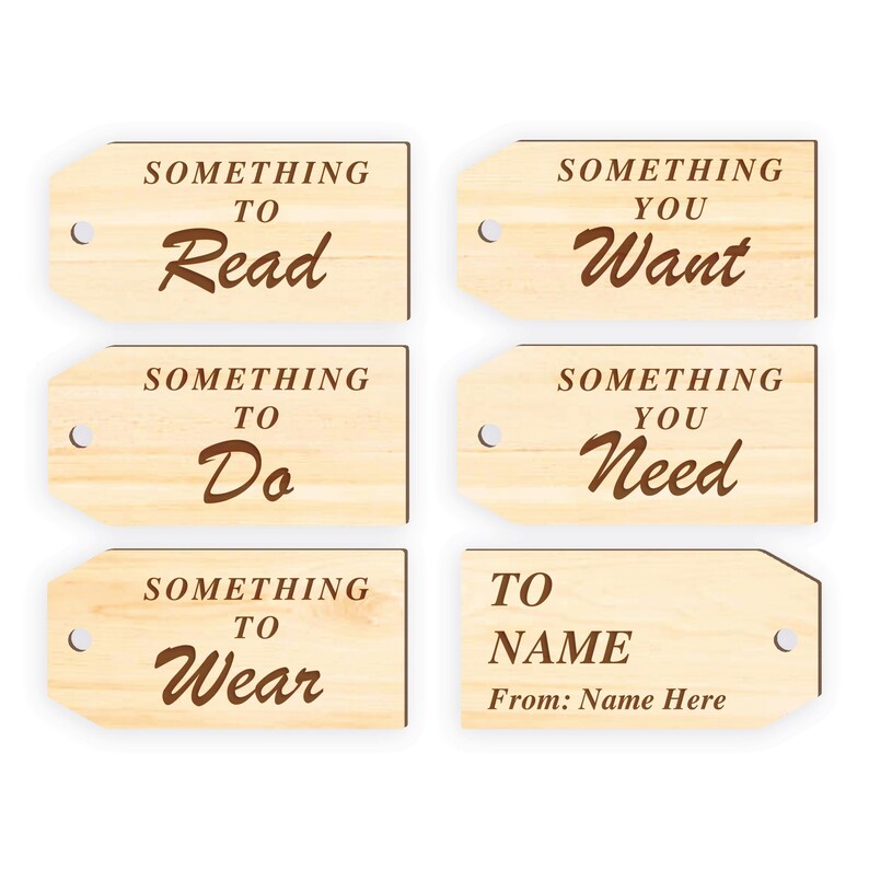 K&ouml;nnte beinhalten: Sechs Holz-Geschenk-Etiketten mit braunem Text. Die Etiketten lauten "Something to Read", "Something You Want", "Something to Do", "Something You Need", "Something to Wear" und "To Name From: Name Here".