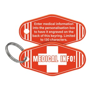 K&ouml;nnte beinhalten: Roter medizinischer Schl&uuml;sselanh&auml;nger mit einem wei&szlig;en Kreuz und dem Text "MEDICAL INFO!" auf der Vorderseite. Die R&uuml;ckseite des Schl&uuml;sselanh&auml;ngers enth&auml;lt Anweisungen zur Personalisierung. Geben Sie medizinische Informationen in das Personalisierungsfeld ein, um sie auf die R&uuml;ckseite dieses Schl&uuml;sselanh&auml;ngers gravieren zu lassen. Begrenzt auf 130 Zeichen.
