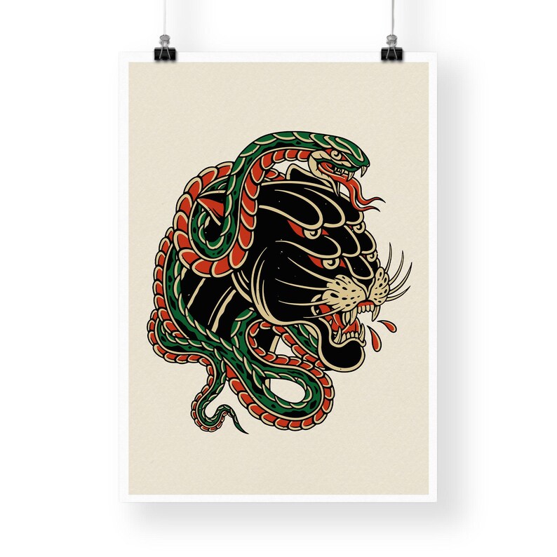 Puede incluir: Una cabeza de pantera negra con una serpiente verde y roja envuelta alrededor. La pantera tiene una expresi&oacute;n feroz y dientes afilados. La cola de la serpiente est&aacute; enroscada alrededor del cuello de la pantera.