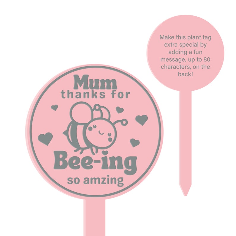 K&ouml;nnte beinhalten: Rosafarbener Pflanzenanh&auml;nger mit einer Bienenillustration und dem Text "Mum thanks for Bee-ing so amazing".