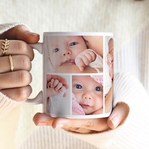 Pode incluir: Caneca de cer&acirc;mica branca com uma colagem de fotos de beb&ecirc;. A caneca exibe quatro imagens de um beb&ecirc; com olhos azuis, incluindo close-ups do rosto e das m&atilde;os do beb&ecirc;. A caneca &eacute; segurada por uma pessoa usando an&eacute;is de ouro e um su&eacute;ter branco.