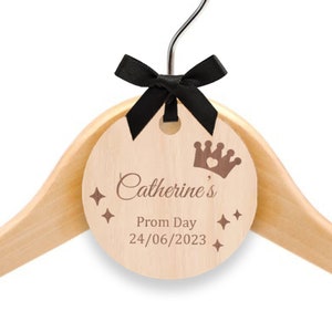 Personalised Prom Hangers Charm Beautifully Engraved Wooden Name & Date Charm for Coat Hangers Prom Dress Memento Gift bild 1