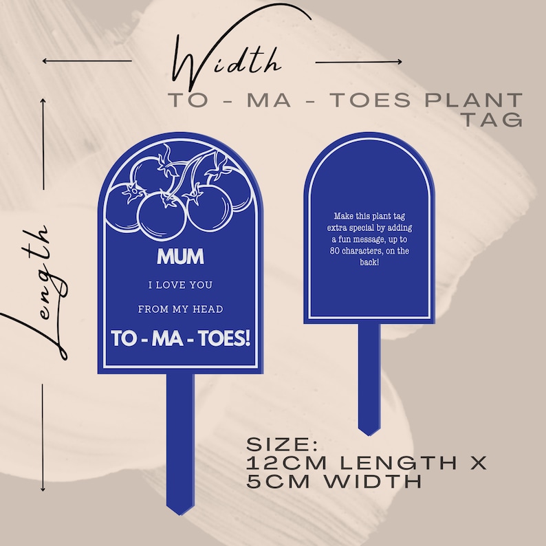 Pu&ograve; includere: Etichetta per piante blu con bordo bianco e design a pomodoro. L'etichetta dice "MUM I LOVE YOU FROM MY HEAD TO-MA-TOES!" ed &egrave; lunga 12 cm e larga 5 cm.