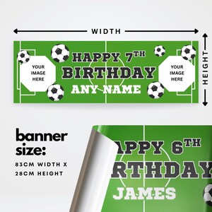 Puede incluir: Una pancarta de cumplea&ntilde;os verde con gr&aacute;ficos de bal&oacute;n de f&uacute;tbol y el texto "HAPPY 7TH BIRTHDAY" y "ANY NAME". La pancarta tiene dos &aacute;reas blancas para la colocaci&oacute;n de im&aacute;genes. La pancarta mide 83 cm de ancho y 28 cm de alto.