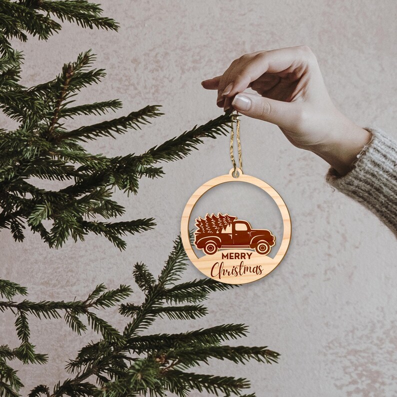 Merry Christmas - Rustic Wooden Ornament, Tree Decoration, Xmas Keepsake Memento, Cute Christmas Baubal, Vintage Truck with Christmas Tree Bild 3