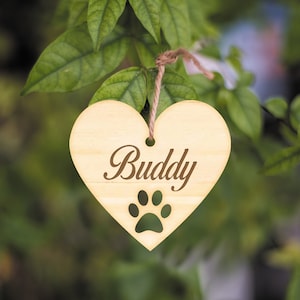 Personalised Engraved Wood Pet Name Heart Shaped Sign Ornament, Dog / Cat Name, Paw Print Plaque Pet Owner Gift, For Dog Or Cat bild 1