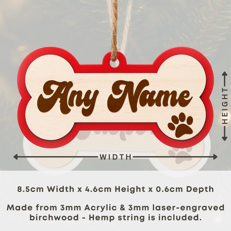 Pode incluir: Uma etiqueta para animais de estima&ccedil;&atilde;o em forma de osso, vermelha e de madeira natural, com a inscri&ccedil;&atilde;o "Any Name" em castanho. Possui uma pegada de pata e um cord&atilde;o de c&acirc;nhamo. Mede 8,5 cm de largura, 4,6 cm de altura e 0,6 cm de profundidade.