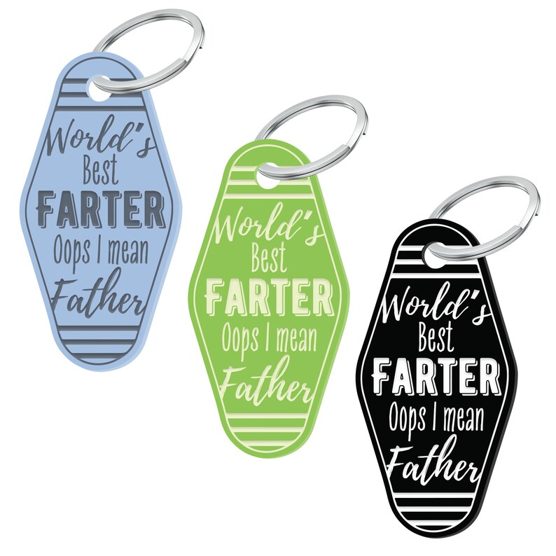 以下が含まれることがあります： 青、緑、黒の背景に、"World's Best FARTER Oops I mean Father"という白黒の文字が書かれた、モーテルの看板の形をしたキーホルダーが3つあります。