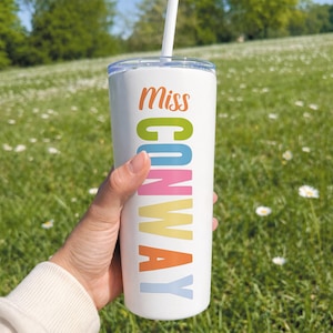 Pegatina personalizada con nombre / Calcomanía multicolor con el nombre del profesor / Etiqueta de vinilo personalizada para botella de agua, vaso o material escolar / Regalo para profesores imagen 2