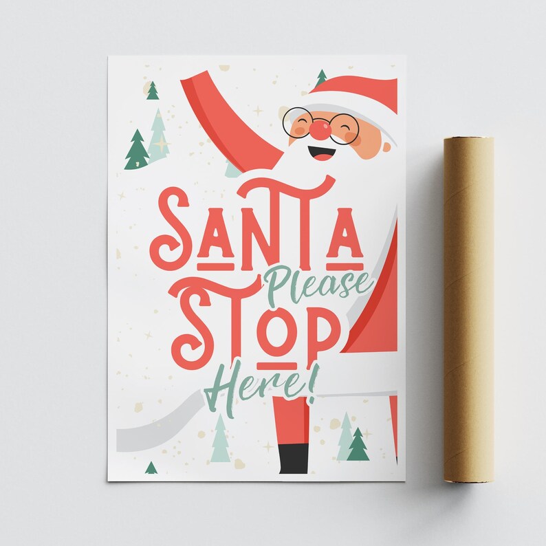 Puede incluir: Un cartel blanco imprimible con una ilustraci&oacute;n de Santa Claus roja y blanca. El texto en el cartel dice "Santa Please Stop Here!"