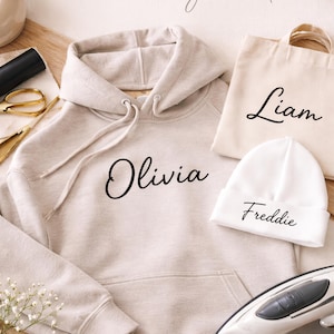 Benutzerdefinierte Name Eisen auf Vinyl | Personalisierte Heat Transfer Decal | Individueller HTV Schriftzug für Kleidung, Taschen & Stoffe