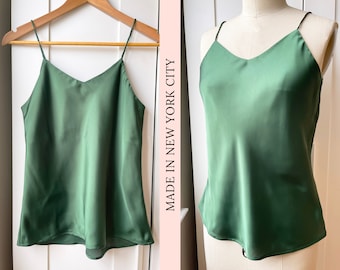 MADE IN NYC bias cut camisole top, V-hals Cami Top, satijnen cami top, tanktop, zomertank, zomer cami, cami top, slip on top - Groen