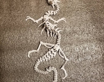 Esqueleto de dragón articulado: no es perfecto, diseñado por @doll_maker_spb