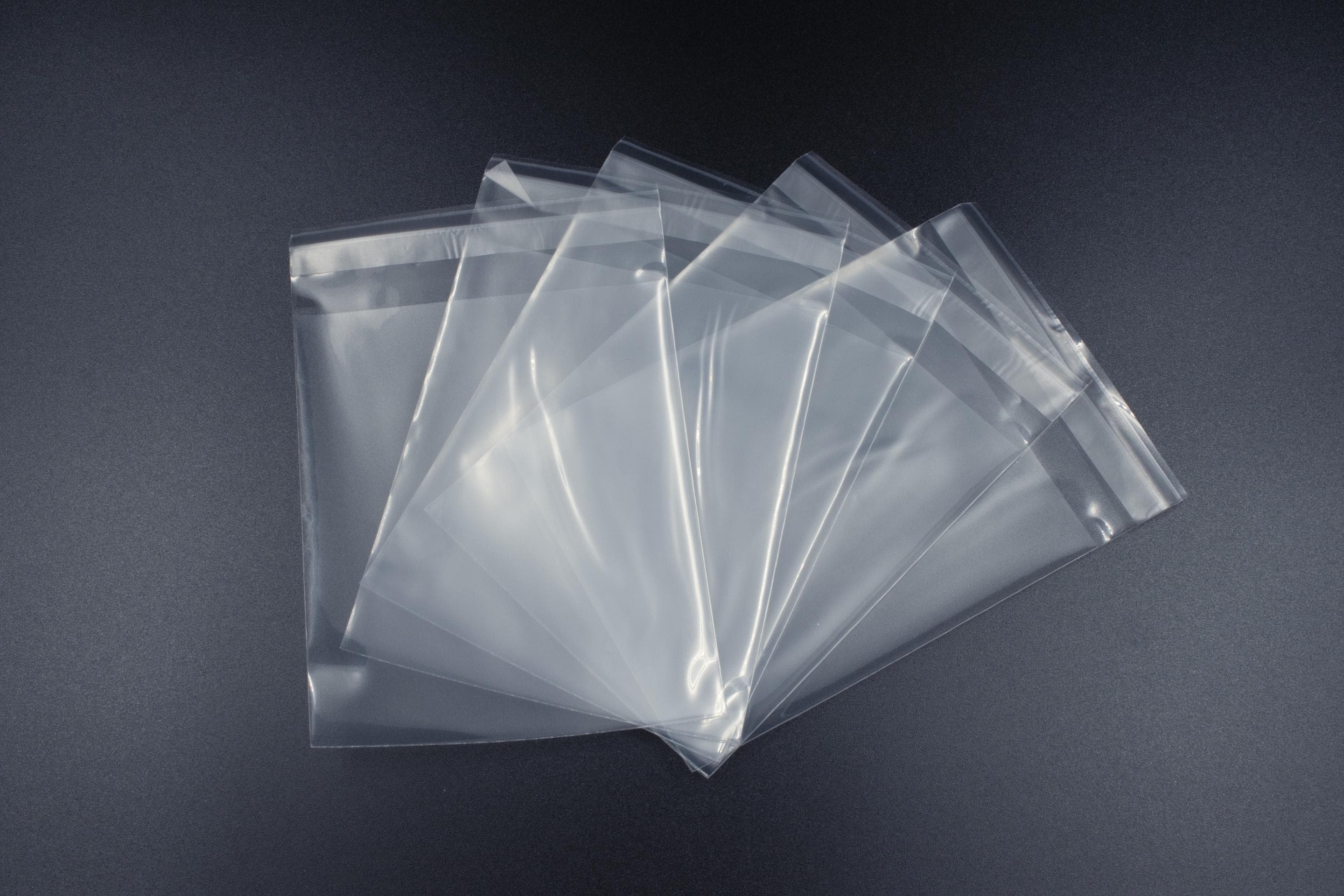 mylar sleeves for cards DeElf 1000 Bulk Clear Card Playing Card Standard Size Trading Game Fit MTG Baseball and Sport Acid Free Enhance Penny Protector : Toys & Games 3/4 4 mil POLYESTER (Mylar) Made from crystal clear archival polyester approved by the Library of Congress 100 Pcs Laser Flashing Photocard