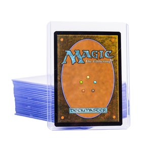 Portatarjetas transparentes de carga superior (paquete de 25) de 3 x 4 pulgadas (estándar) para TCG - Compatible con Magic The Gathering (MTG), Pokémon, Lorcana, tarjetas deportivas y tarjetas fotográficas de K-pop