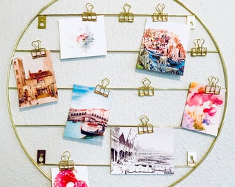 PrairieLand Round Wall Grid Gold Photo Display Organizer Hanging Art Decorations Dorm Decor Metal Wire Panel Picture Holder Gridwall