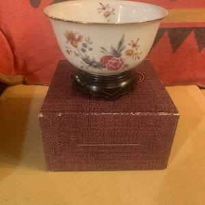 Avon Porcelain Bowl with Display Stand