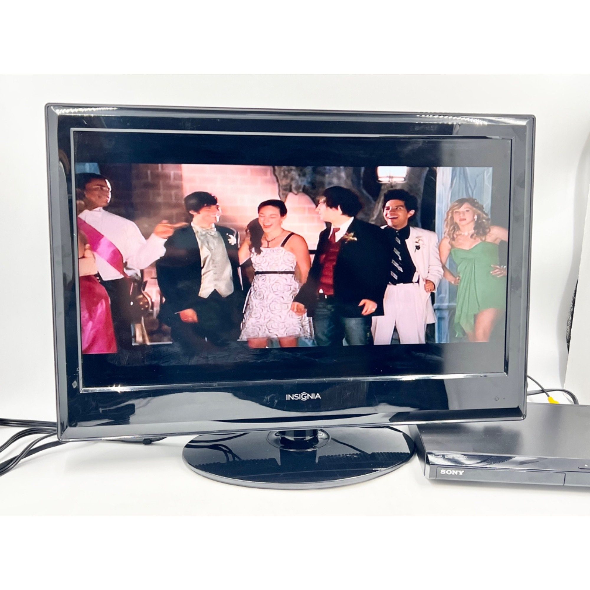 Insignia 24 LCD Gaming TV/PC Monitor 