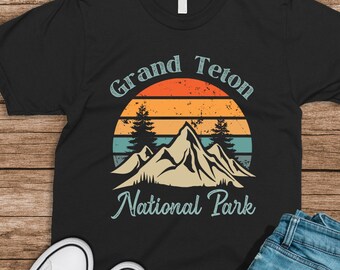 Grand Teton National Park Wyoming Retro Vintage Mountain Sunset Outdoors Wilderness T-Shirt