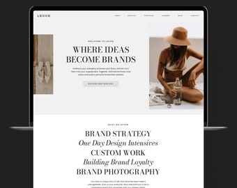Op de afbeelding: Een laptopscherm met een website-sjabloon. De website toont de tekst "WHERE IDEAS BECOME BRANDS" en vermeldt diensten zoals Brand Strategy en Brand Photography. Het logo van de Showit Website Template staat bovenaan.