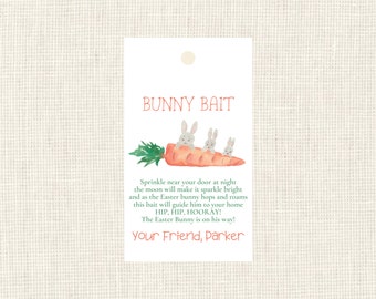 Peut inclure: Une carte blanche avec le texte "BUNNY BAIT" en orange. La carte présente une illustration aquarelle de trois lapins sur une carotte. Le texte dit : "Sprinkle near your door at night the moon will make it sparkle bright and as the Easter bunny hops and roams this bait will guide him to your home HIP, HIP, HOORAY! The Easter Bunny is on his way! your Friend, Parker"