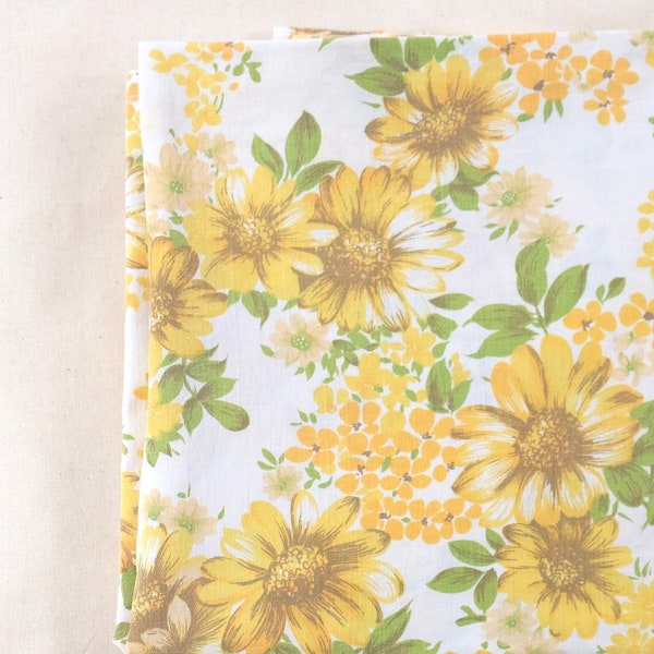 Vintage 1970s Bed Sheet, Yellow Floral Pattern Fabric, Sunflowers / 100% Cotton