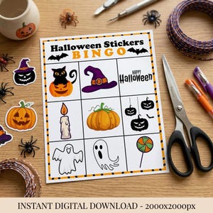 Peut inclure: Une feuille de jeu Halloween Stickers Bingo présentant une grille avec des illustrations d'un chat noir sur une citrouille, un chapeau de sorcière, le texte Happy Halloween, une bougie, une citrouille, des lanternes suspendues, deux fantômes et une sucette.