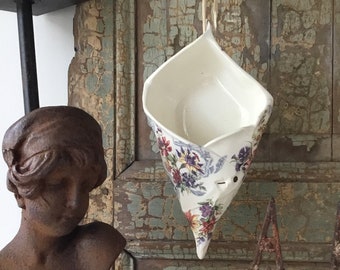 Gorgeous wall vase, hanging vase called Bouquetière by U&C Sarreguemines, Ironstone, Home Décor