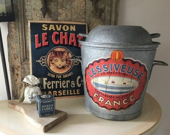 Rare vieille machine à laver française, cuve à linge française en zinc, chaudière de lavage, cuve de lavage en métal galvanisé, ferme de campagne