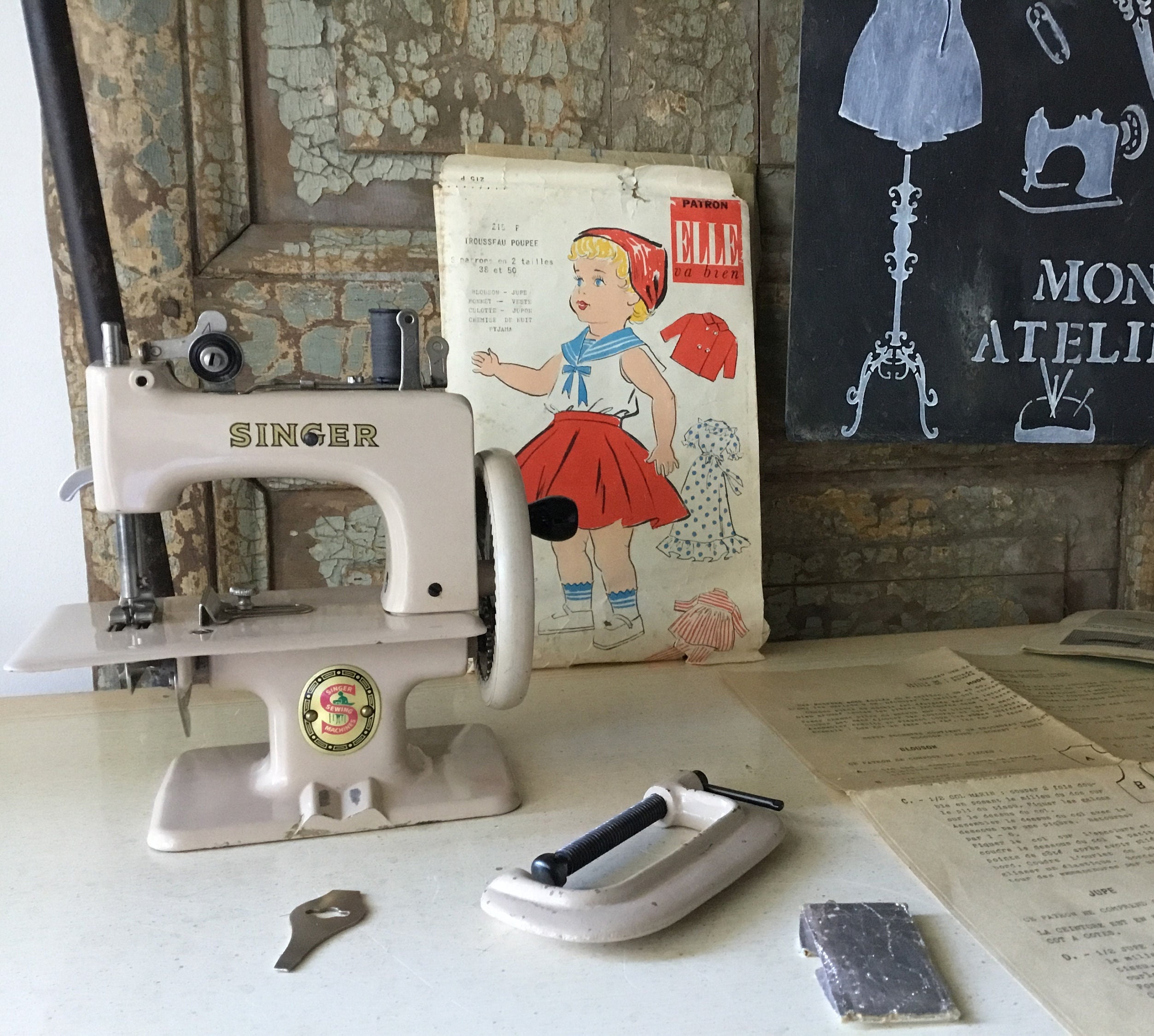 Vintage Singer Sewing Machine Swiss Zizagger Walking Foot