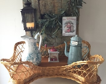 Gorgeous rattan breakfast tray, meal tray, serving plate, kitchen decor, table decor, French country farmhouse, chic bohemian style