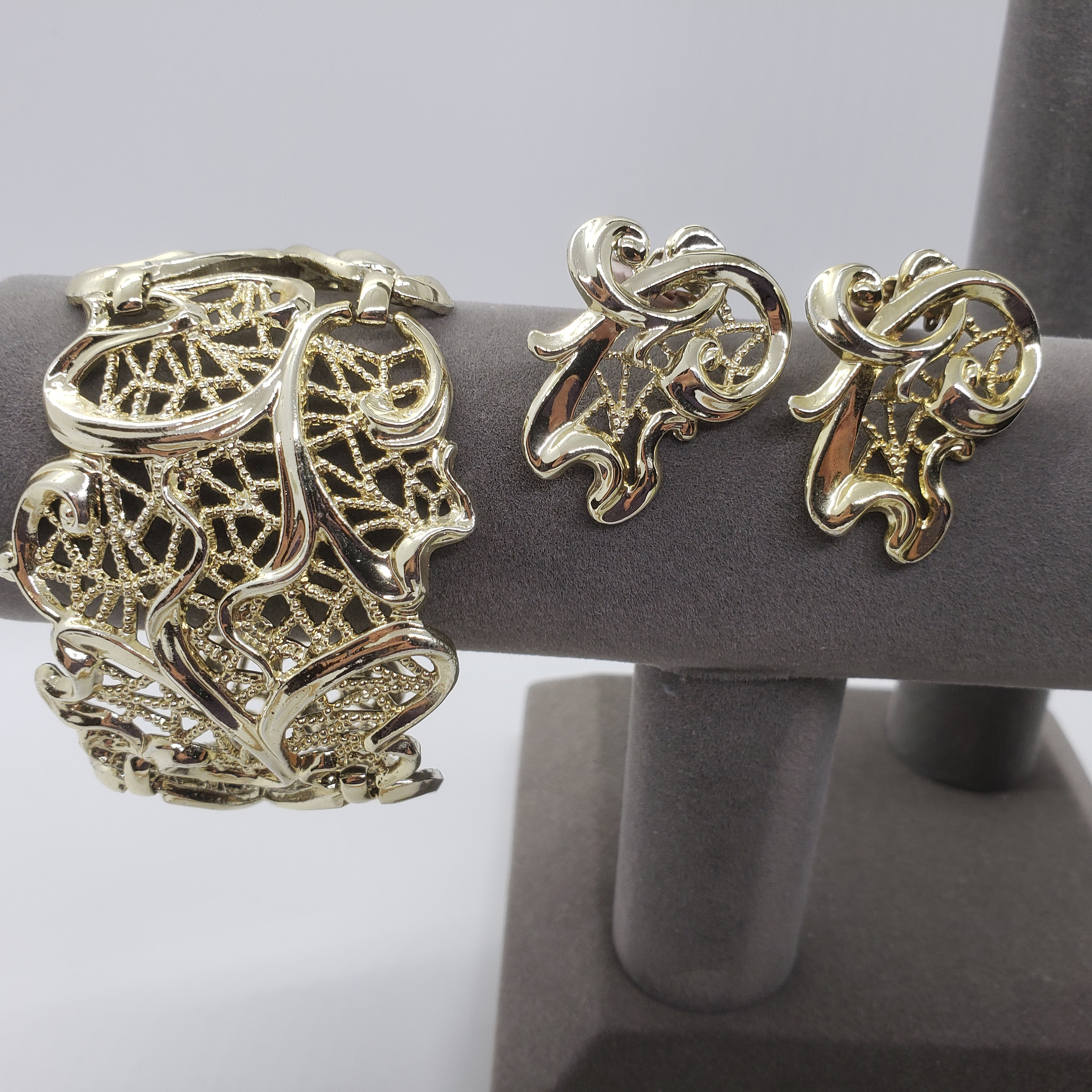 Antique / Vintage Lot Of HAIR ACCESSORIES Butterflies Bakelite SARAH COVENTRY Madame Butterfly Brooch Vintage Sarah Coventry Goldtone  main image 2