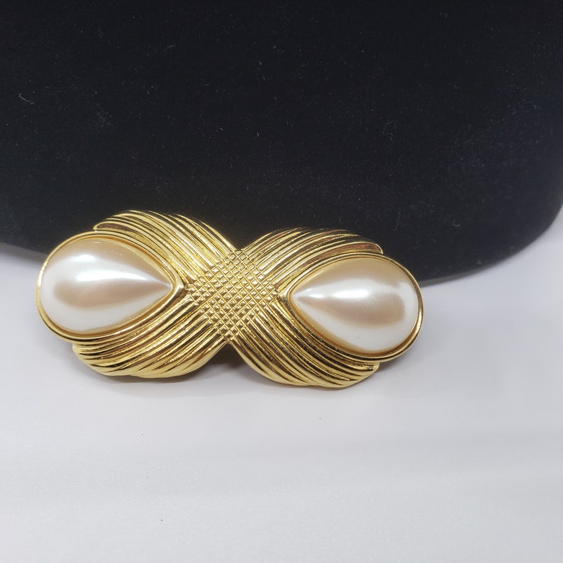 Vintage Monet, Faux Pearl, Figure Eight, Goldtone, Brooch image 6