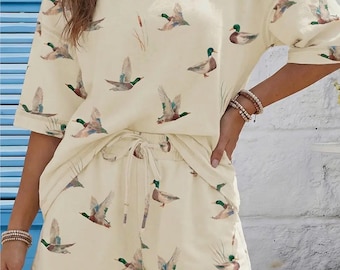 Gräsandsducka Stort set med t-shirt och shorts