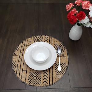 Podkładki z nadrukiem w kolorze Pecan Mudcloth, Podkładki z nadrukiem w kolorze Mali Mudcloth, Podkładki na okrągły stół, Okrągłe podkładki, Wyprodukowano w USA, 1 szt.
