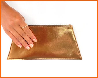 ハンドメイドのメタリックブロンズレザークラッチ、ピラミッドポーチ