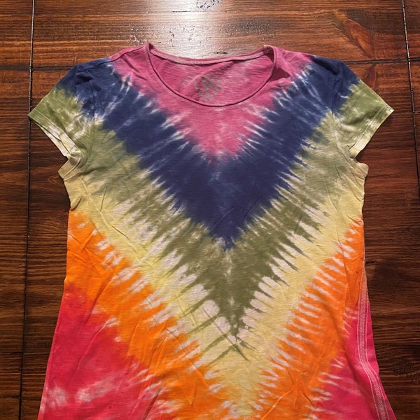 Upcycled Women's Large Tie-Dye Shortsleve Shirt <> Hippie BoHo Bohemian Beatnik Rave Festival <> Colorful Rainbow <> Soft <> Comfy