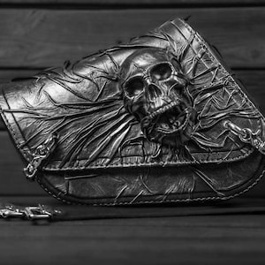 Motorcycle&#39;s left side black leather saddlebag Skull, Sportster leather saddle bag Skull, Custom design crumpled leather side bag Skull