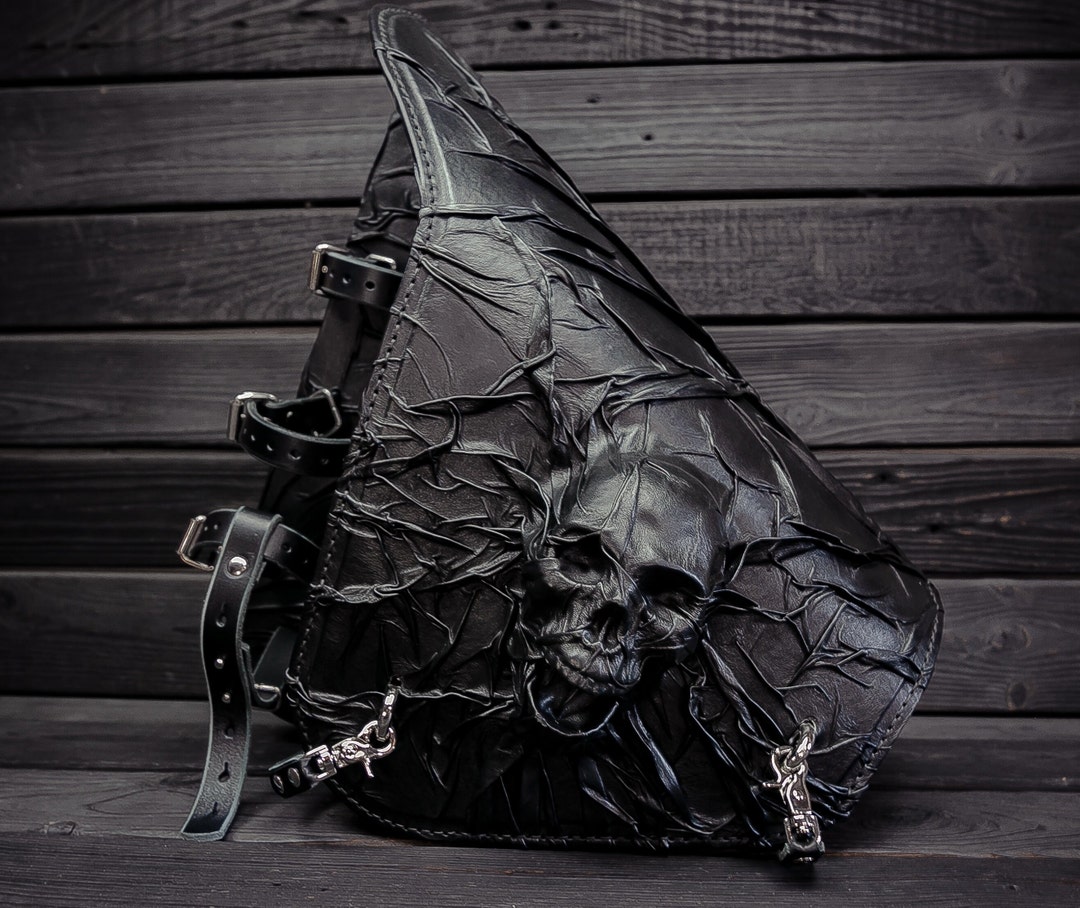 Motorcycle's Black Leather Swingarm Bag With Bottle Holder Skull