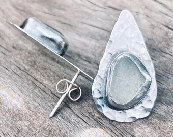 Orecchini a bottone in vetro di mare martellato