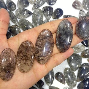 100% natural de qualidade preciosa lindo cabochão rutail preto liso. Item raro, melhor para fazer embrulho de arame feito à mão para cura de joias.
