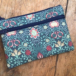 Monedero de tela persa William Morris hecho a mano con compartimento para tarjetas de crédito