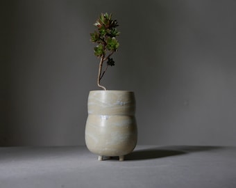 Gray-beige flower ceramic pot on 3 legs, stoneware planter, R: 10cm (3.9"), H 16cm (6.3")