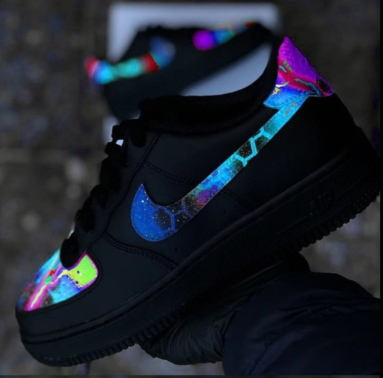 black and neon af1