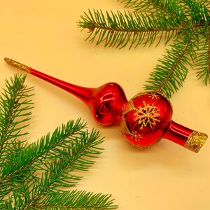 Red Christmas Tree Topper – Hand Blown Glass Finial with Gold Snowflakes – Small Holiday Ornament for Traditional Decor