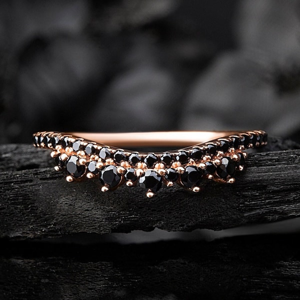 Vintage wedding band, Antique stacking ring, Ring for woman, Black Spinels wedding band, Unique curved stacking ring