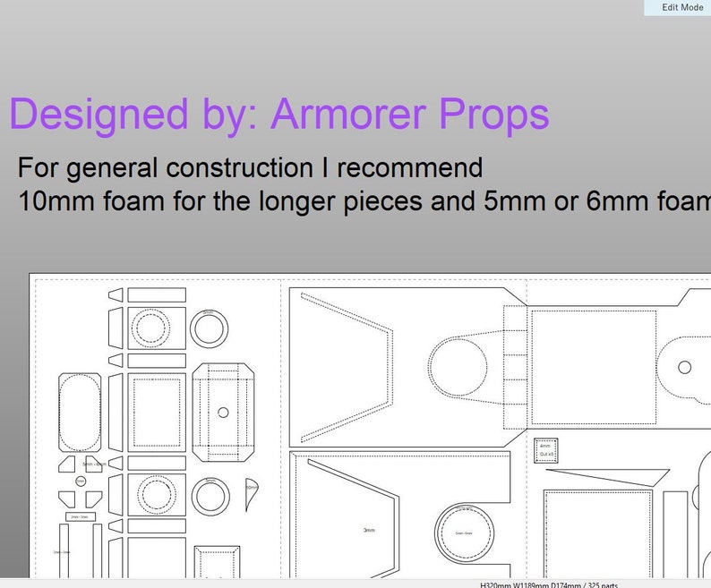 Op de afbeelding: Een zwart-witte lijntekening van een modelbouwpakket voor een ruimteschip. De tekening bevat meerdere onderdelen en instructies voor montage. De tekst "Designed by: Armorer Props" staat bovenaan de tekening. De tekst "For general construction I recommend 10mm foam for the longer pieces and 5mm or 6mm foam" staat onder de tekening.