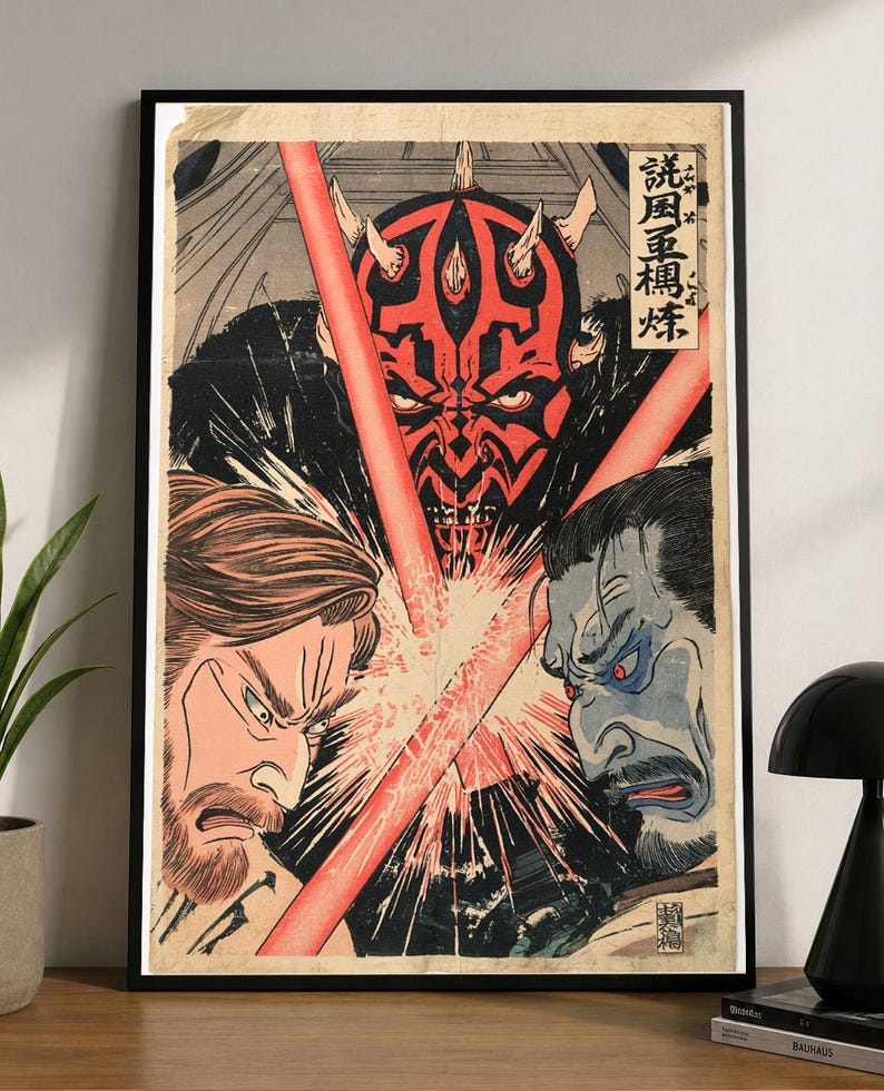 Peut inclure: Une impression d'art encadr&eacute;e pr&eacute;sentant une illustration de style ukiyo-e de trois personnages en confrontation. Une figure &agrave; la peau rouge et aux cornes est centr&eacute;e au-dessus de deux hommes barbus, avec deux faisceaux lumineux rouges crois&eacute;s.