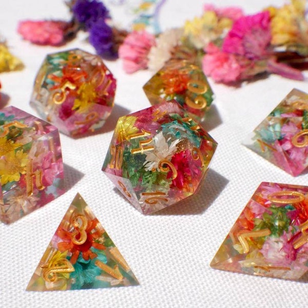 FLOWER DICE | Real Flowers Handmade Set Made in Italy with Box for DnD, Dungeons and Dragons, Pathfinder | Fast Delivery Options at Checkout